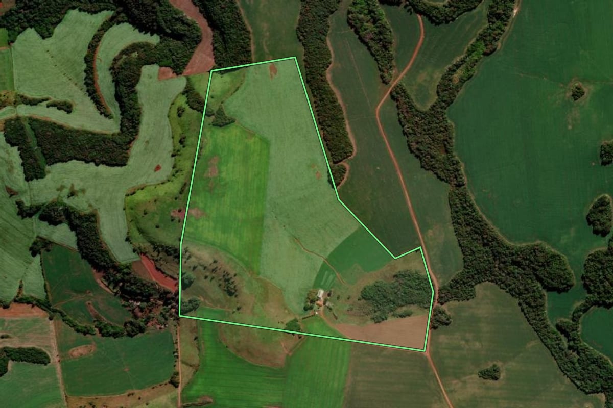 Imagem de satélite do imóvel rural em Foz do Jordão (PR), com o contorno declarado no CAR desenhado por cima.
