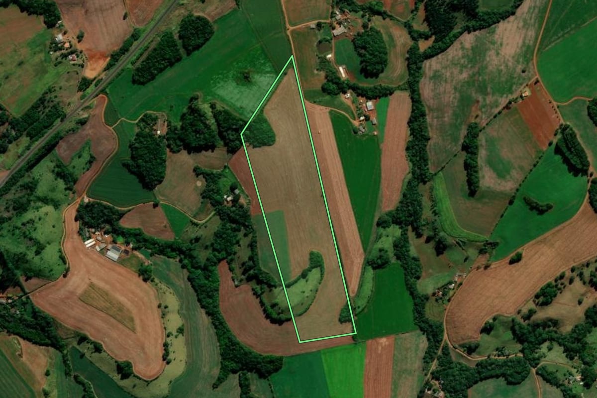 Imagem de satélite do imóvel rural em Foz do Jordão (PR), com o contorno declarado no CAR desenhado por cima.