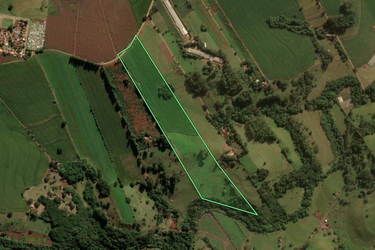 Imagem de satélite do imóvel rural em Godoy Moreira (PR), com o contorno declarado no CAR desenhado por cima.