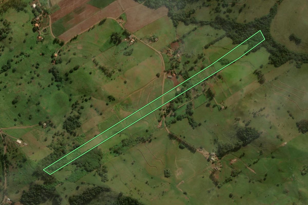 Imagem de satélite do imóvel rural em Godoy Moreira (PR), com o contorno declarado no CAR desenhado por cima.