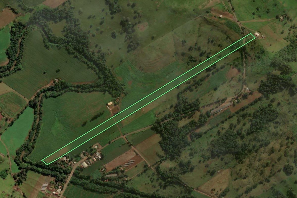 Imagem de satélite do imóvel rural em Godoy Moreira (PR), com o contorno declarado no CAR desenhado por cima.