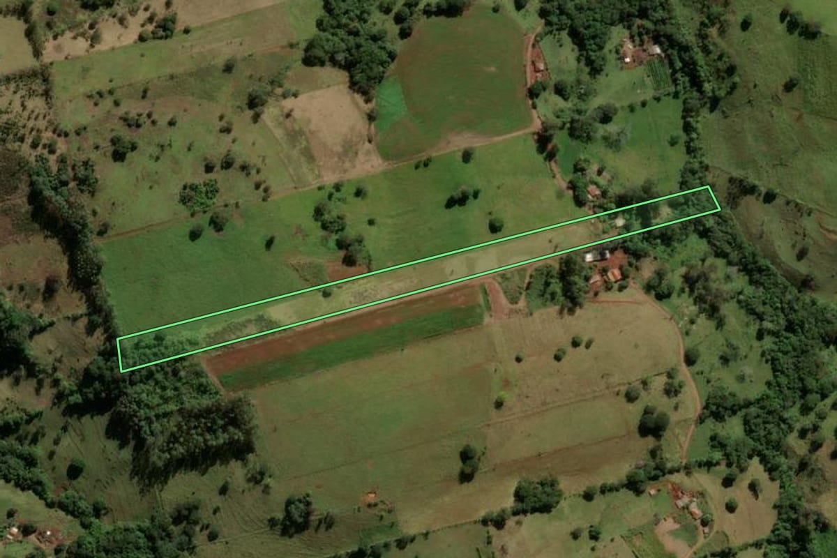 Imagem de satélite do imóvel rural em Godoy Moreira (PR), com o contorno declarado no CAR desenhado por cima.