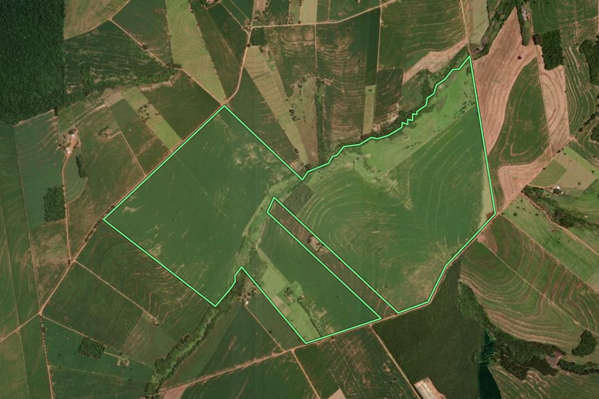 Imagem de satélite do imóvel rural em Goioerê (PR), com o contorno declarado no CAR desenhado por cima.