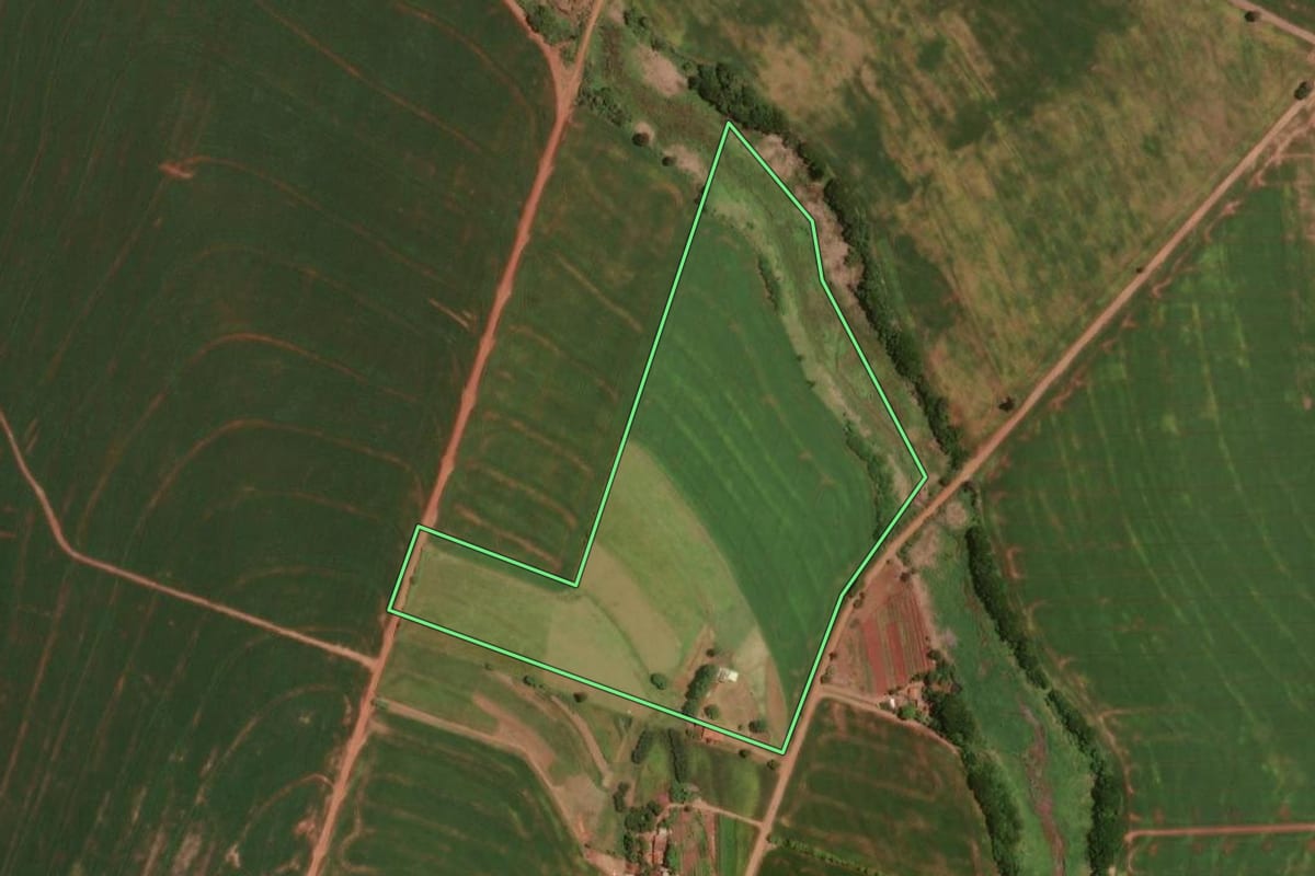 Imagem de satélite do imóvel rural em Goioerê (PR), com o contorno declarado no CAR desenhado por cima.