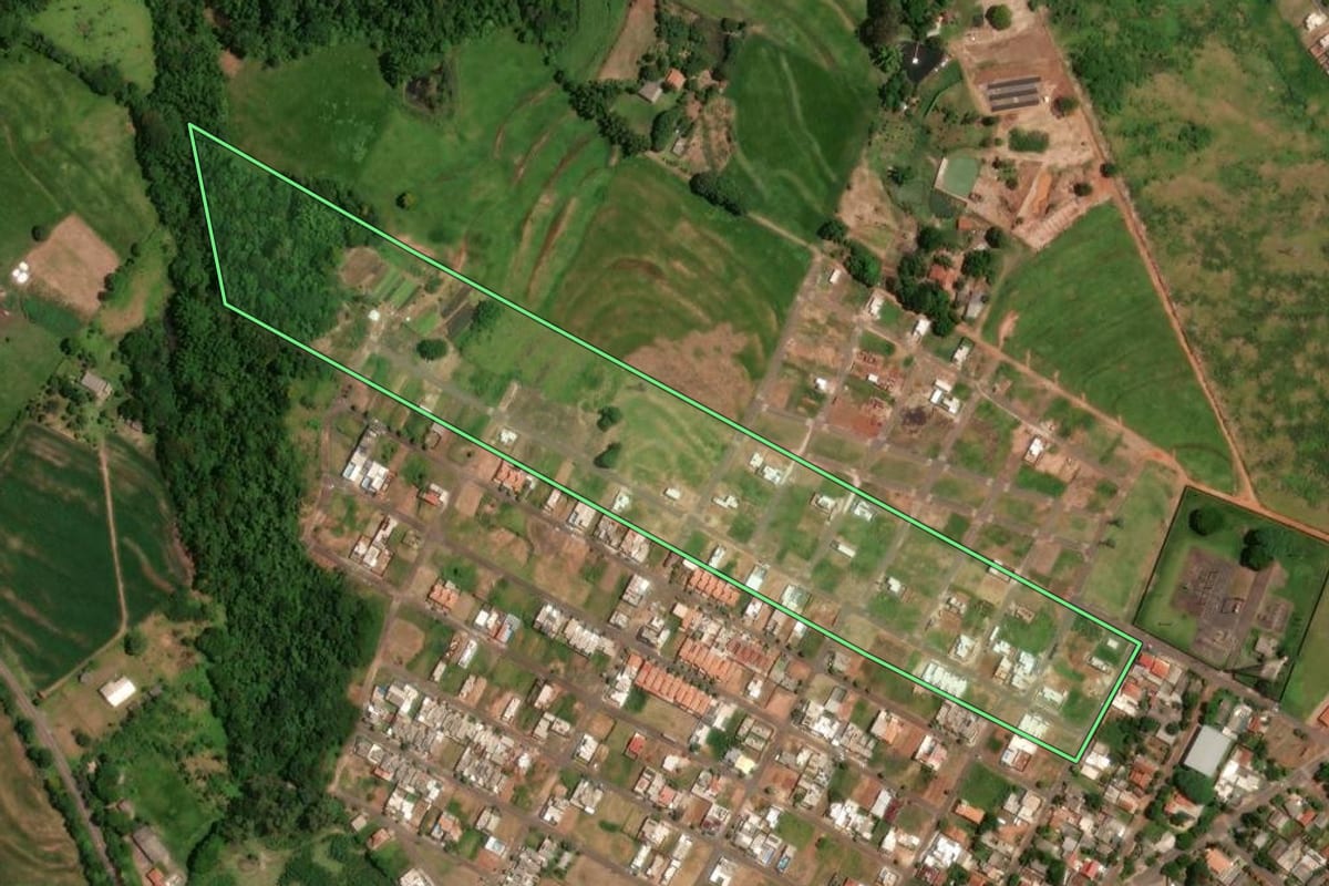 Imagem de satélite do imóvel rural em Goioerê (PR), com o contorno declarado no CAR desenhado por cima.