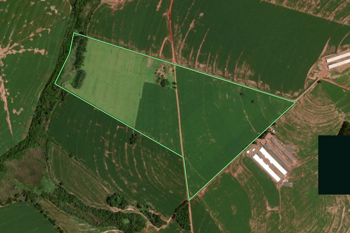 Imagem de satélite do imóvel rural em Goioerê (PR), com o contorno declarado no CAR desenhado por cima.