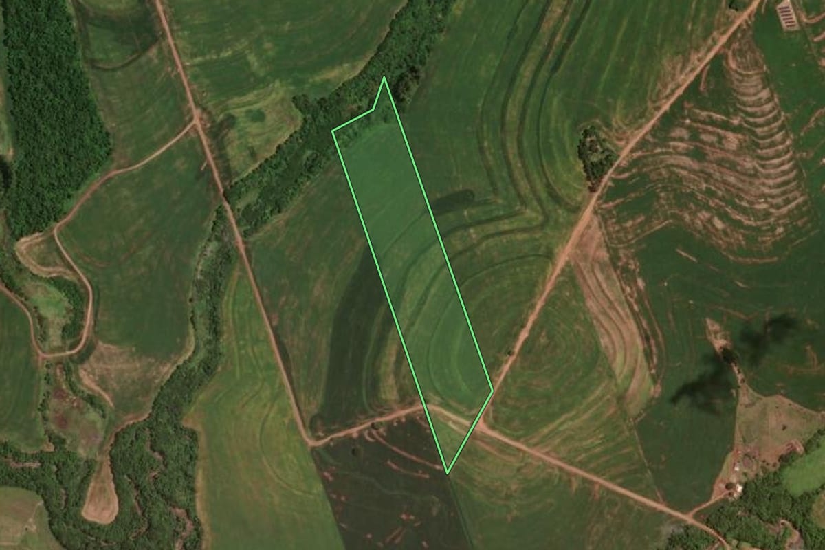 Imagem de satélite do imóvel rural em Goioerê (PR), com o contorno declarado no CAR desenhado por cima.