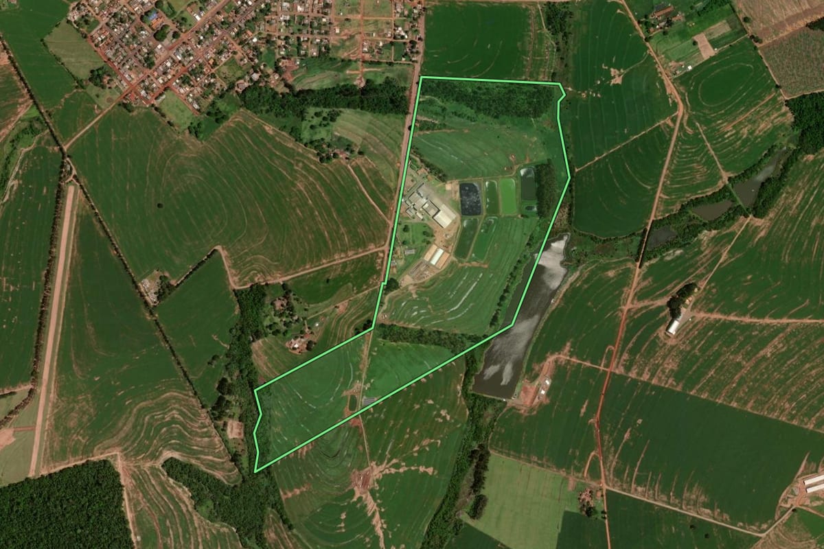 Imagem de satélite do imóvel rural em Goioerê (PR), com o contorno declarado no CAR desenhado por cima.