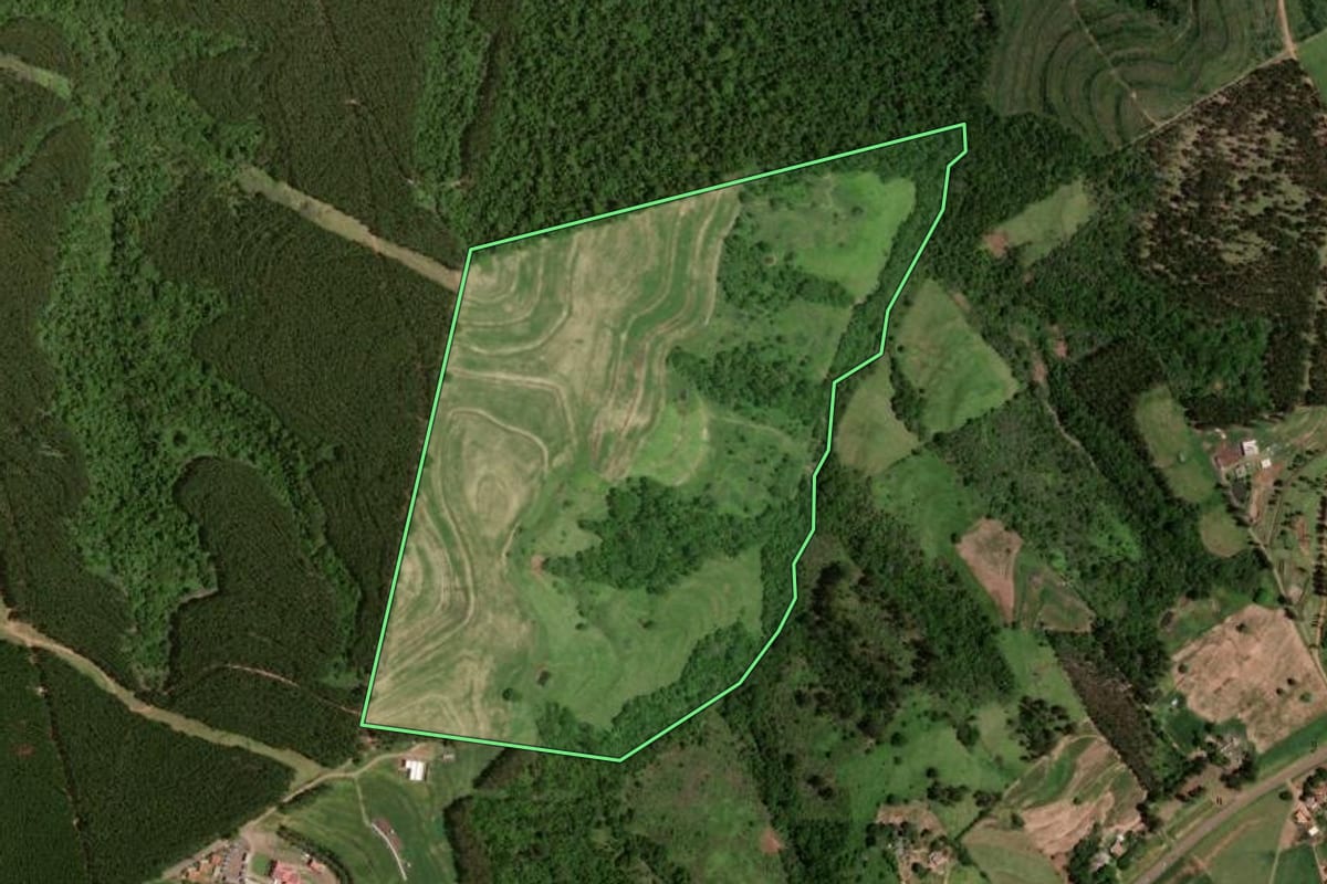 Imagem de satélite do imóvel rural em Goioerê (PR), com o contorno declarado no CAR desenhado por cima.