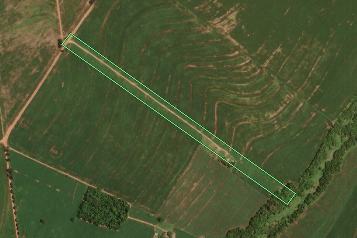Imagem de satélite do imóvel rural em Goioerê (PR), com o contorno declarado no CAR desenhado por cima.