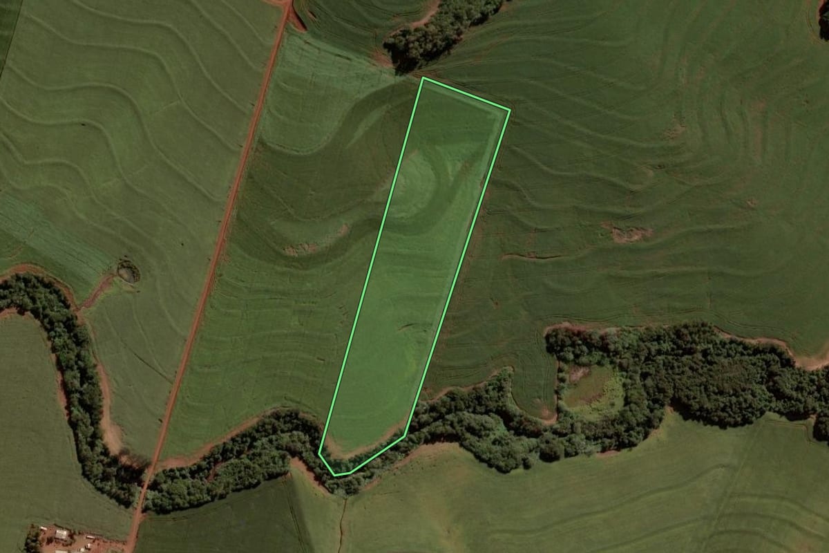 Imagem de satélite do imóvel rural em Goioerê (PR), com o contorno declarado no CAR desenhado por cima.