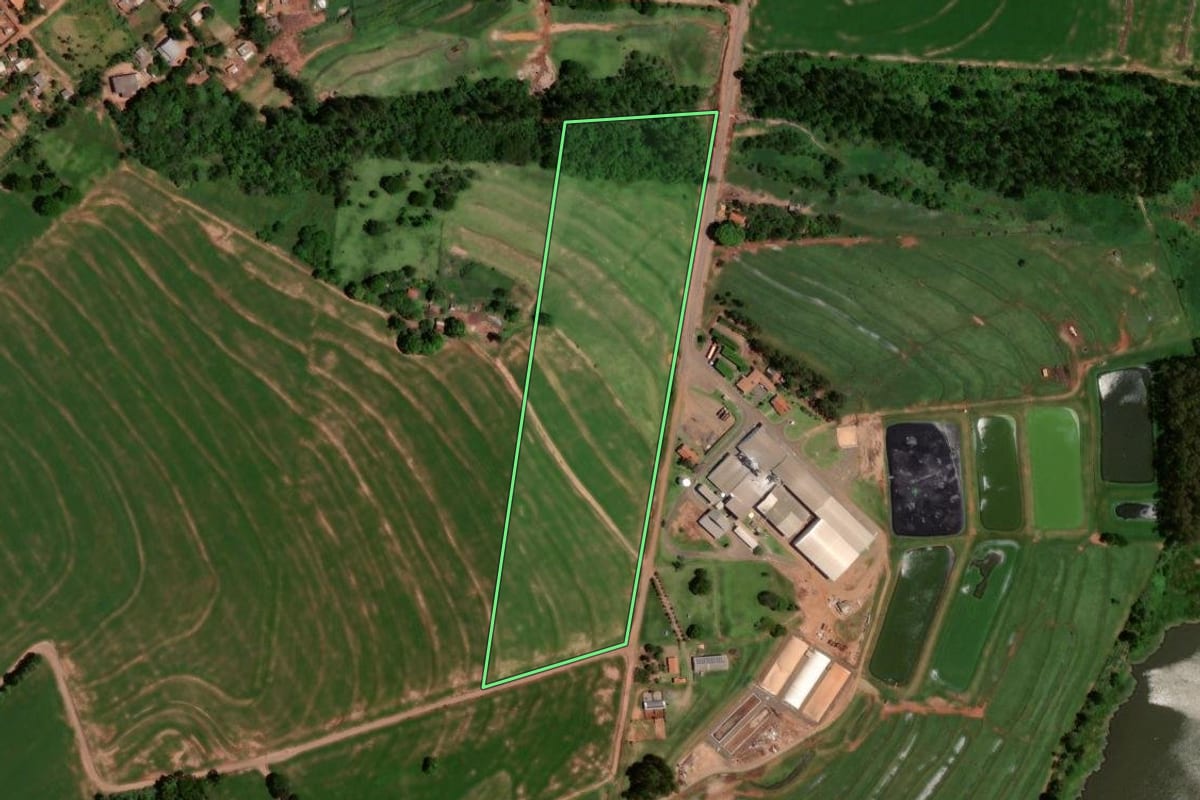 Imagem de satélite do imóvel rural em Goioerê (PR), com o contorno declarado no CAR desenhado por cima.