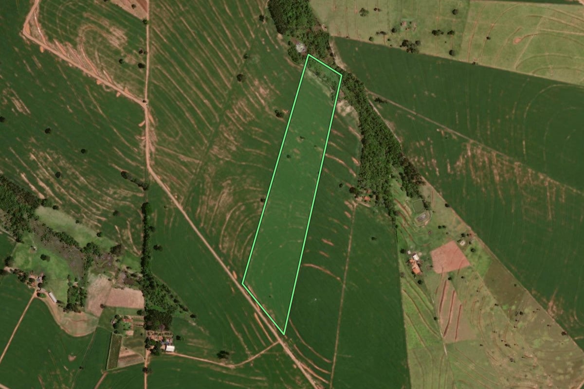 Imagem de satélite do imóvel rural em Goioerê (PR), com o contorno declarado no CAR desenhado por cima.