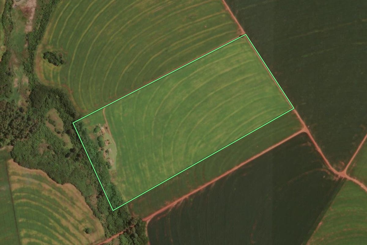 Imagem de satélite do imóvel rural em Goioerê (PR), com o contorno declarado no CAR desenhado por cima.