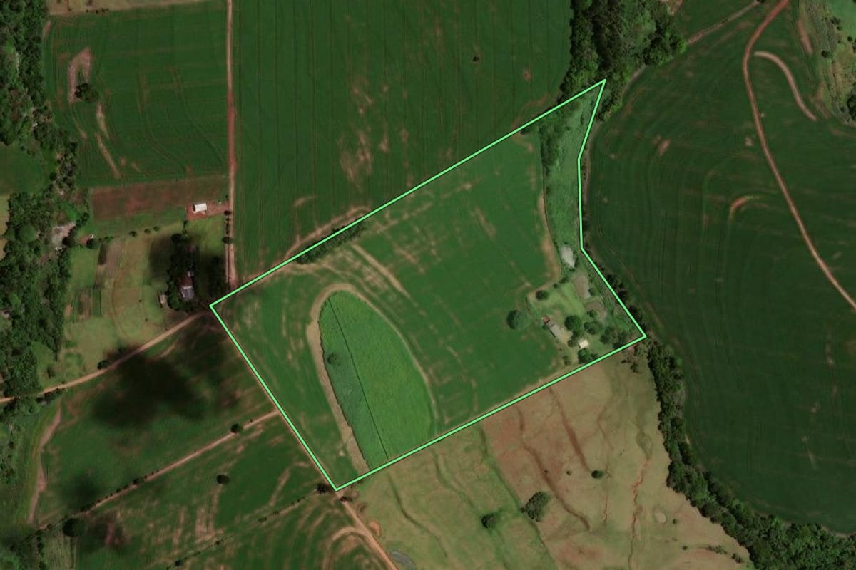 Imagem de satélite do imóvel rural em Goioerê (PR), com o contorno declarado no CAR desenhado por cima.