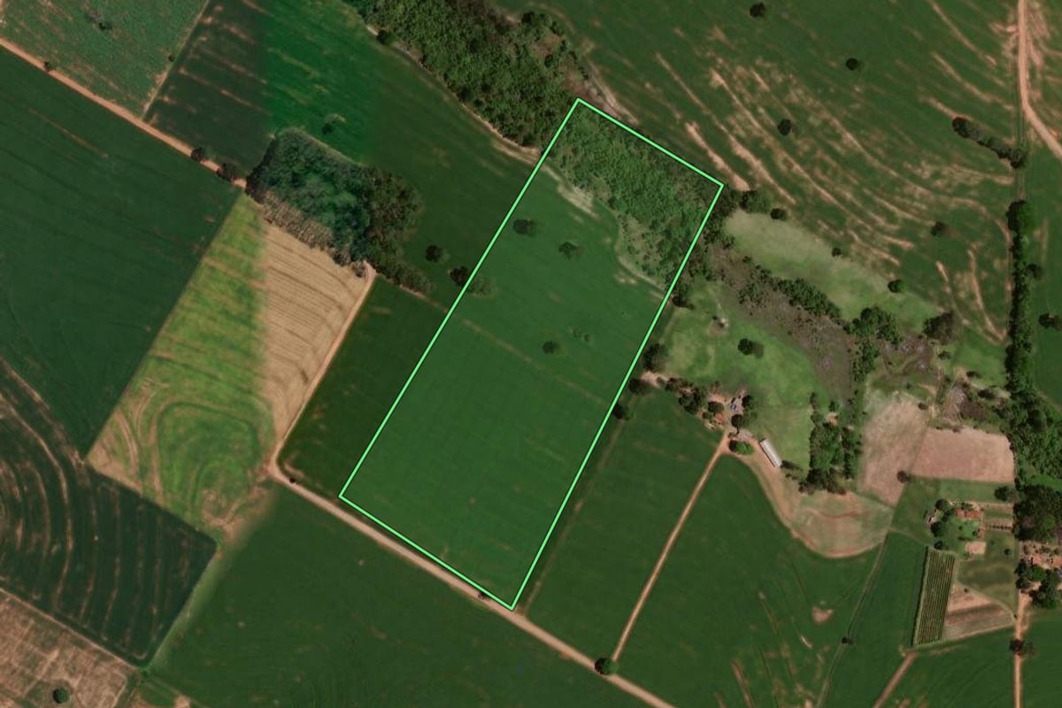 Imagem de satélite do imóvel rural em Goioerê (PR), com o contorno declarado no CAR desenhado por cima.