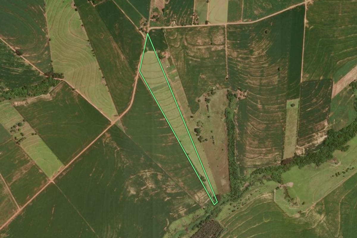 Imagem de satélite do imóvel rural em Goioerê (PR), com o contorno declarado no CAR desenhado por cima.