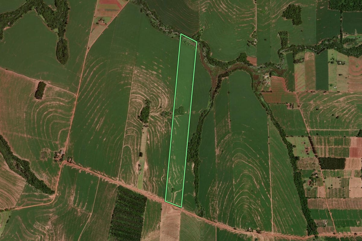 Imagem de satélite do imóvel rural em Goioerê (PR), com o contorno declarado no CAR desenhado por cima.