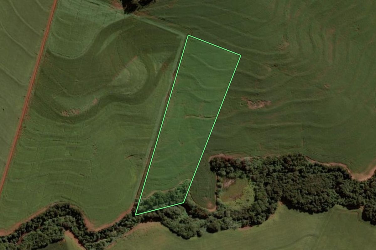 Imagem de satélite do imóvel rural em Goioerê (PR), com o contorno declarado no CAR desenhado por cima.