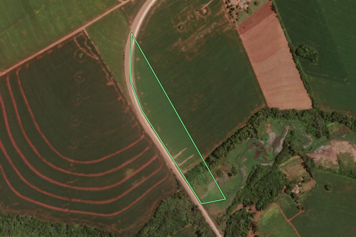 Imagem de satélite do imóvel rural em Goioerê (PR), com o contorno declarado no CAR desenhado por cima.