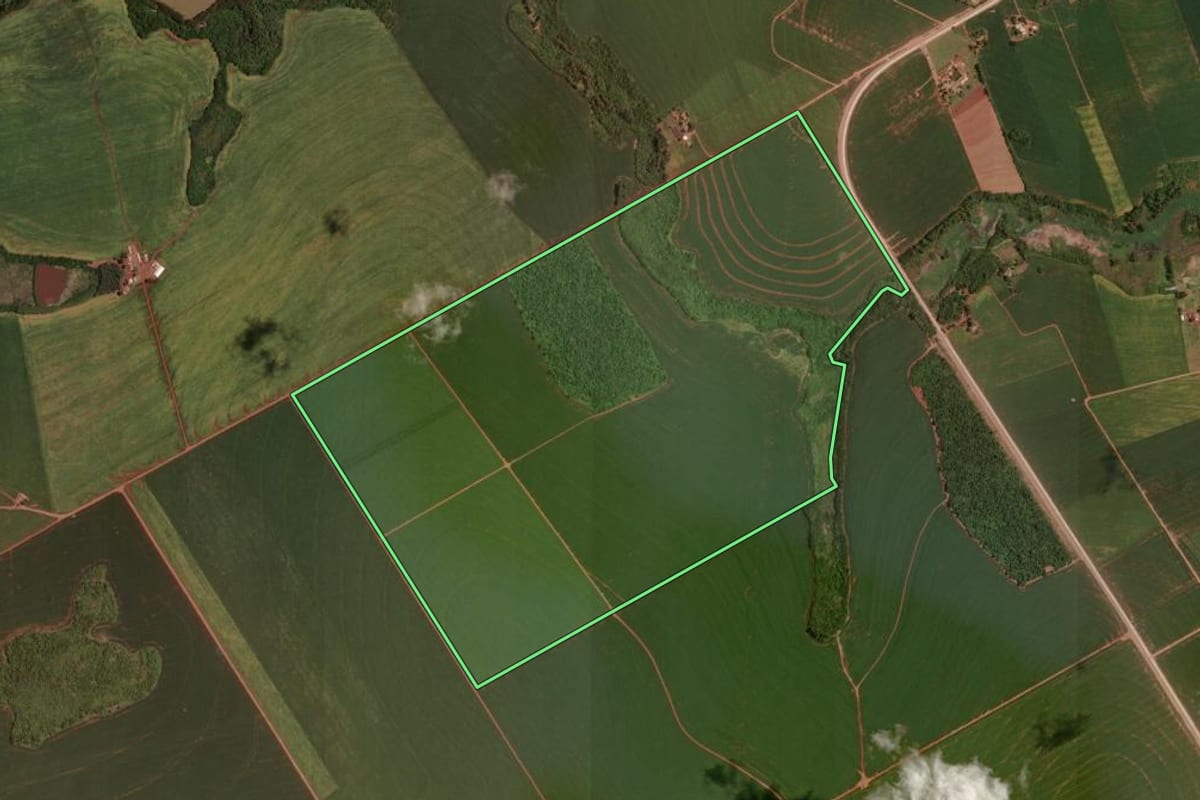 Imagem de satélite do imóvel rural em Goioerê (PR), com o contorno declarado no CAR desenhado por cima.