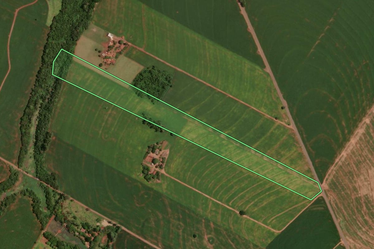 Imagem de satélite do imóvel rural em Goioerê (PR), com o contorno declarado no CAR desenhado por cima.