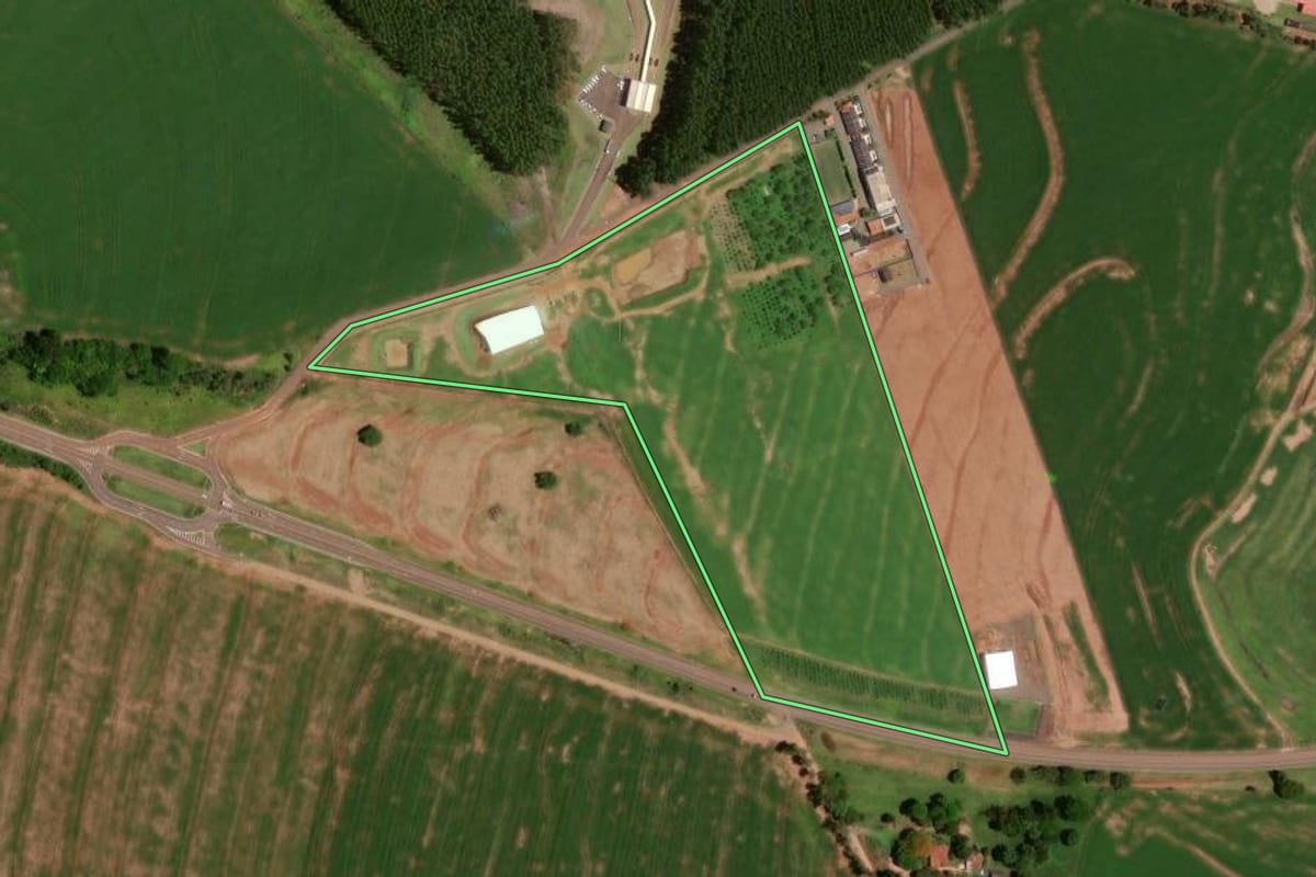 Imagem de satélite do imóvel rural em Goioerê (PR), com o contorno declarado no CAR desenhado por cima.