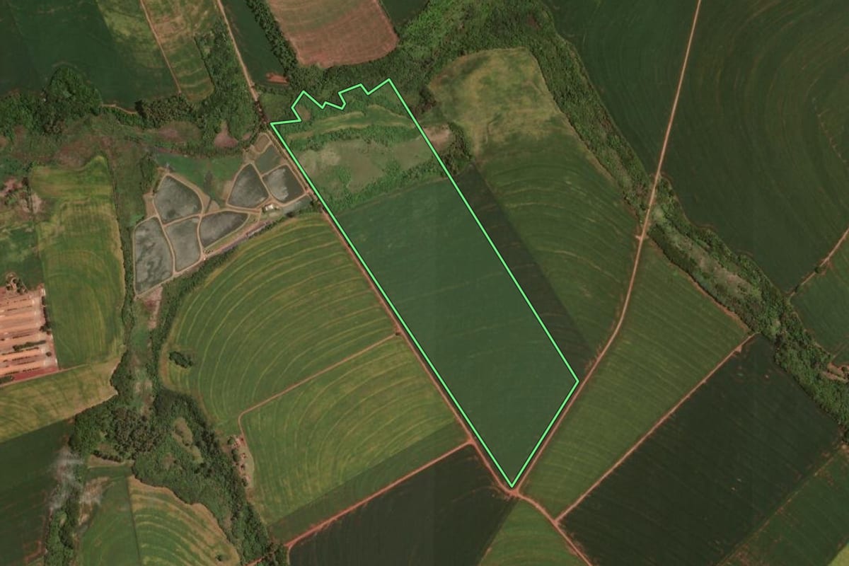 Imagem de satélite do imóvel rural em Goioerê (PR), com o contorno declarado no CAR desenhado por cima.
