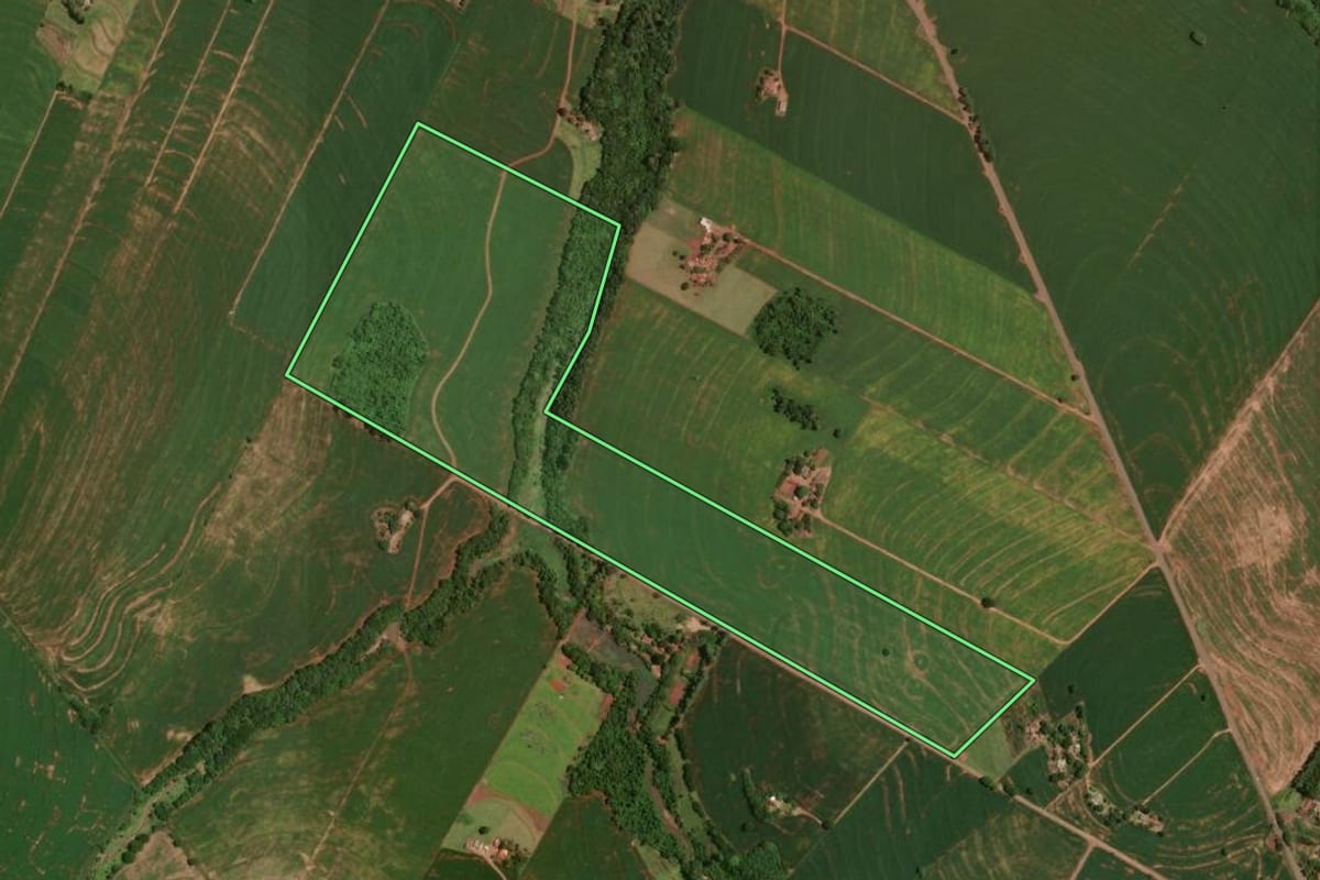 Imagem de satélite do imóvel rural em Goioerê (PR), com o contorno declarado no CAR desenhado por cima.