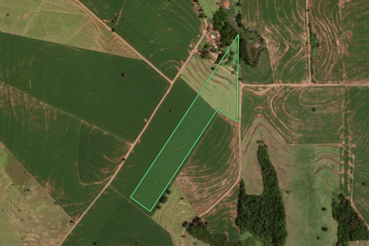 Imagem de satélite do imóvel rural em Goioerê (PR), com o contorno declarado no CAR desenhado por cima.