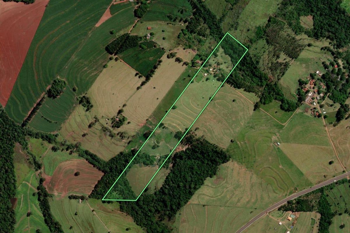 Imagem de satélite do imóvel rural em Goioerê (PR), com o contorno declarado no CAR desenhado por cima.