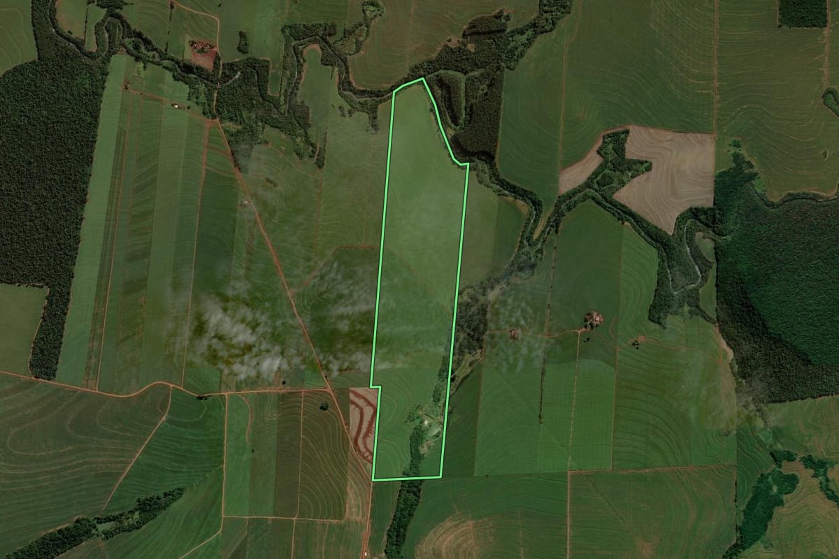 Imagem de satélite do imóvel rural em Goioerê (PR), com o contorno declarado no CAR desenhado por cima.
