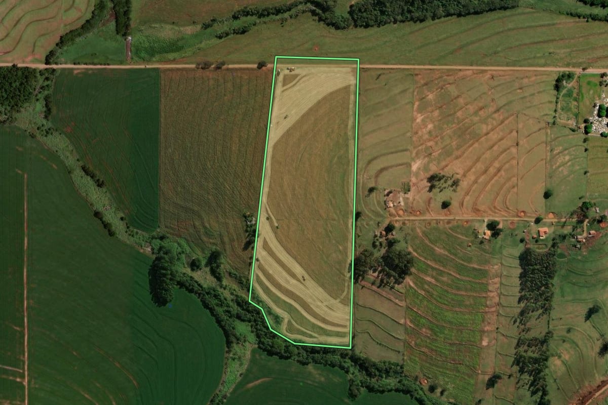 Imagem de satélite do imóvel rural em Goioerê (PR), com o contorno declarado no CAR desenhado por cima.