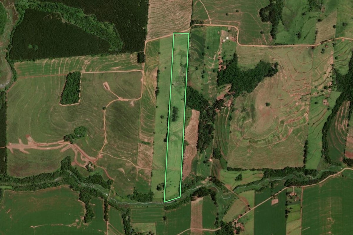 Imagem de satélite do imóvel rural em Goioerê (PR), com o contorno declarado no CAR desenhado por cima.