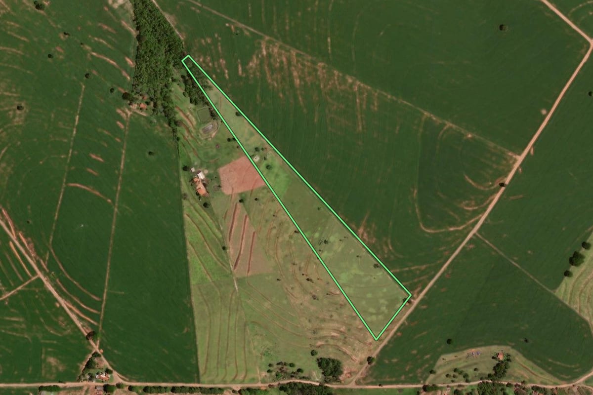 Imagem de satélite do imóvel rural em Goioerê (PR), com o contorno declarado no CAR desenhado por cima.