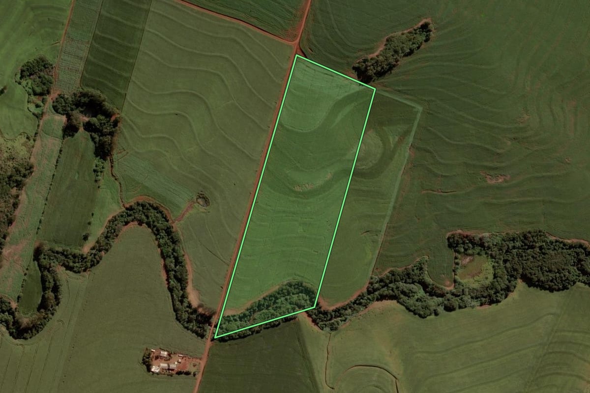 Imagem de satélite do imóvel rural em Goioerê (PR), com o contorno declarado no CAR desenhado por cima.