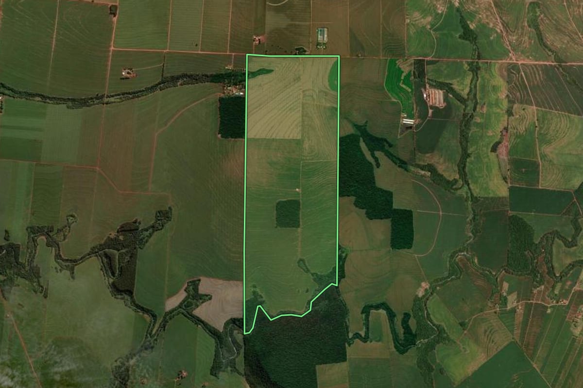 Imagem de satélite do imóvel rural em Goioerê (PR), com o contorno declarado no CAR desenhado por cima.
