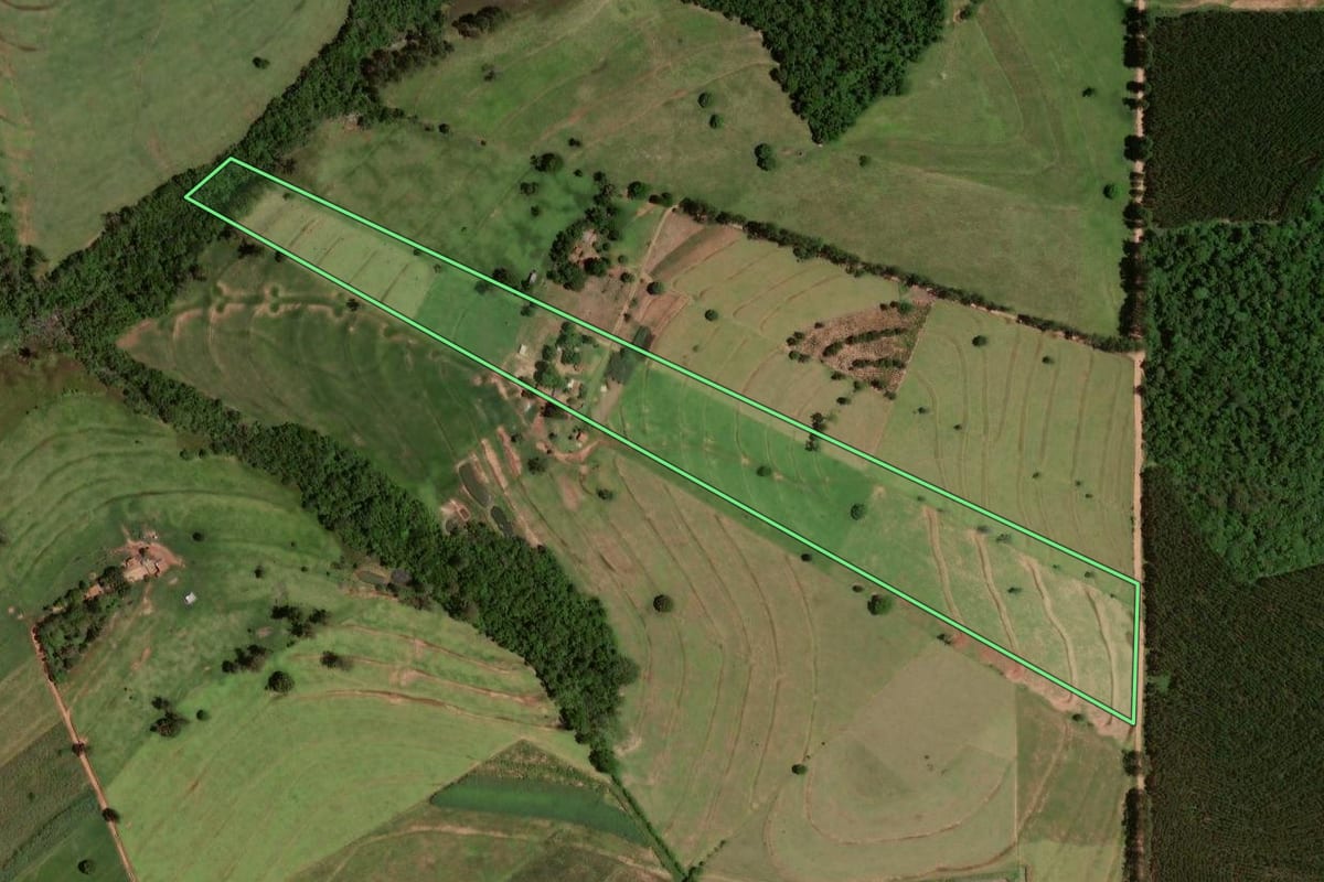 Imagem de satélite do imóvel rural em Goioerê (PR), com o contorno declarado no CAR desenhado por cima.