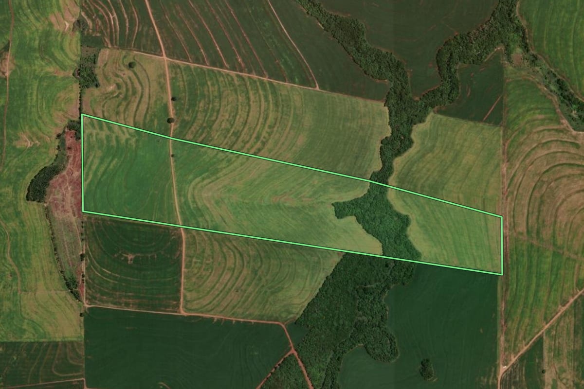 Imagem de satélite do imóvel rural em Goioerê (PR), com o contorno declarado no CAR desenhado por cima.