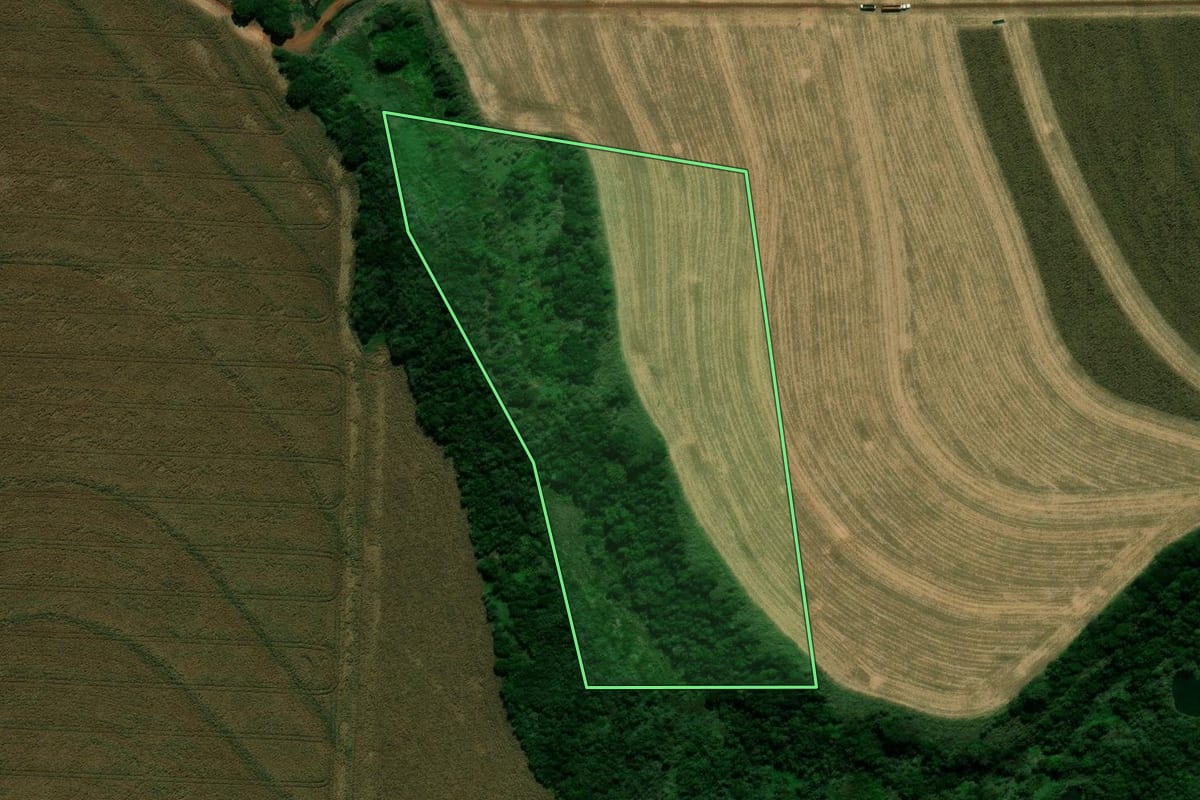 Imagem de satélite do imóvel rural em Goioerê (PR), com o contorno declarado no CAR desenhado por cima.