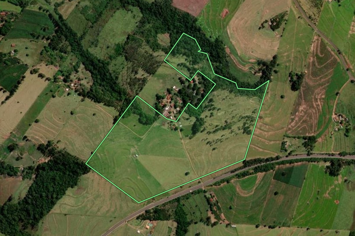Imagem de satélite do imóvel rural em Goioerê (PR), com o contorno declarado no CAR desenhado por cima.
