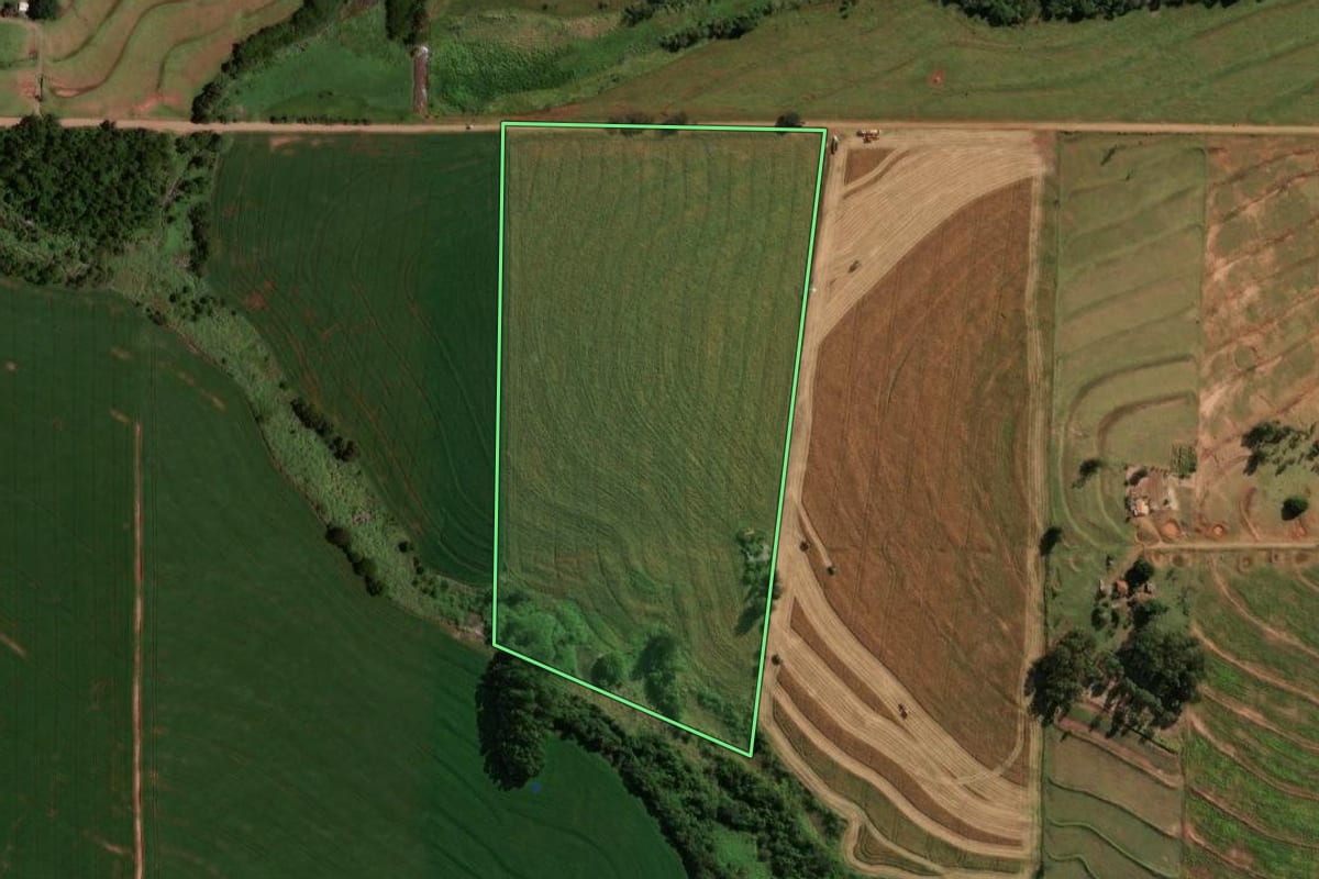 Imagem de satélite do imóvel rural em Goioerê (PR), com o contorno declarado no CAR desenhado por cima.