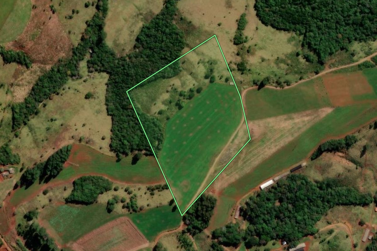 Imagem de satélite do imóvel rural em Goioxim (PR), com o contorno declarado no CAR desenhado por cima.