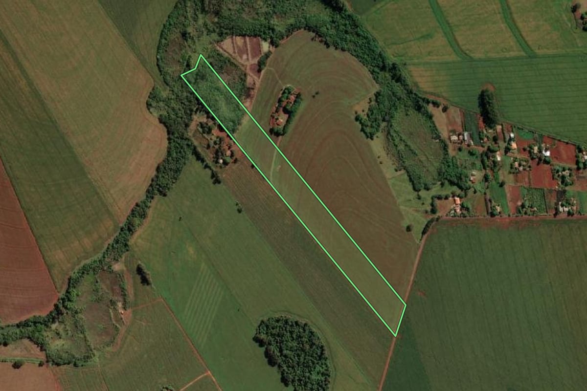 Imagem de satélite do imóvel rural em Guaíra (PR), com o contorno declarado no CAR desenhado por cima.