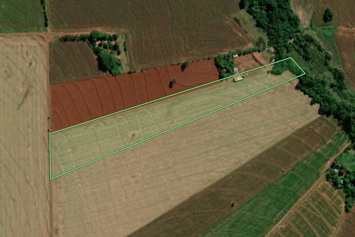 Imagem de satélite do imóvel rural em Guaíra (PR), com o contorno declarado no CAR desenhado por cima.