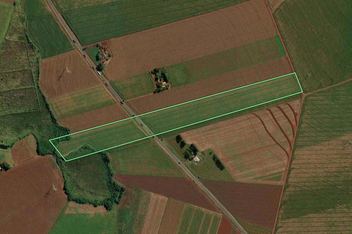Imagem de satélite do imóvel rural em Guaíra (PR), com o contorno declarado no CAR desenhado por cima.