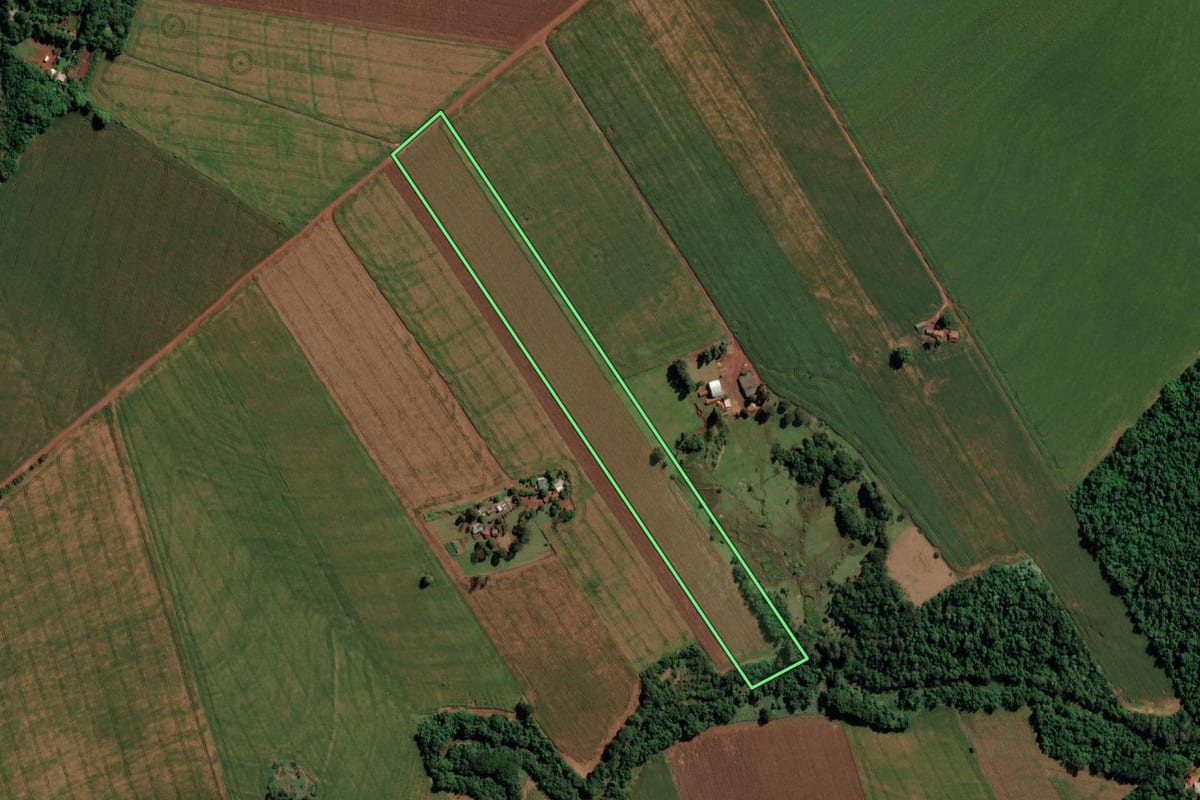 Imagem de satélite do imóvel rural em Guaíra (PR), com o contorno declarado no CAR desenhado por cima.