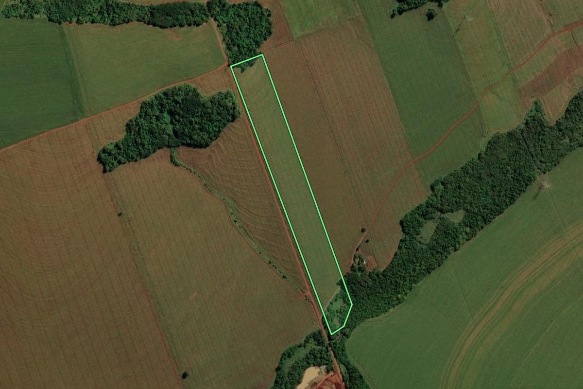 Imagem de satélite do imóvel rural em Guaíra (PR), com o contorno declarado no CAR desenhado por cima.