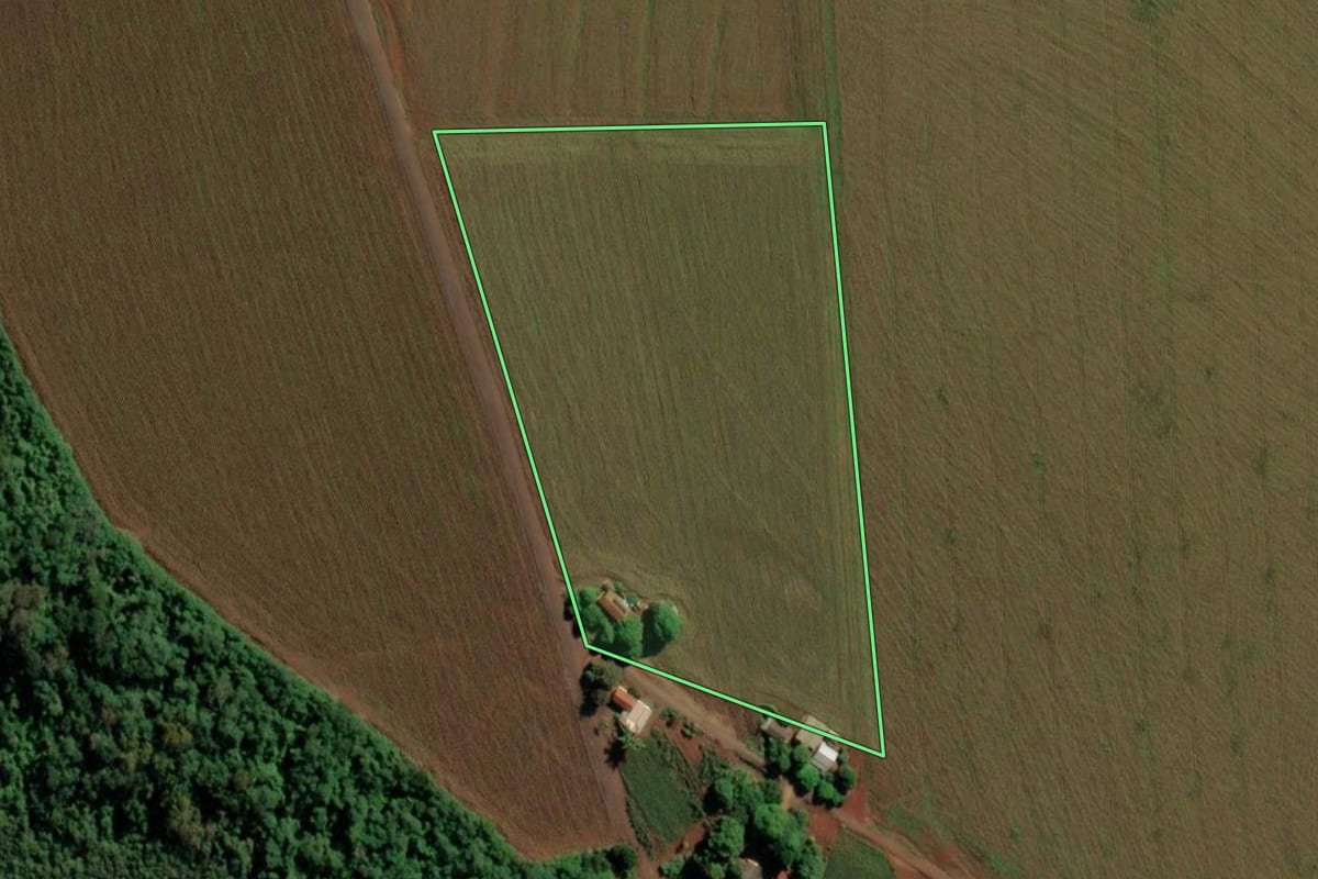 Imagem de satélite do imóvel rural em Guaíra (PR), com o contorno declarado no CAR desenhado por cima.