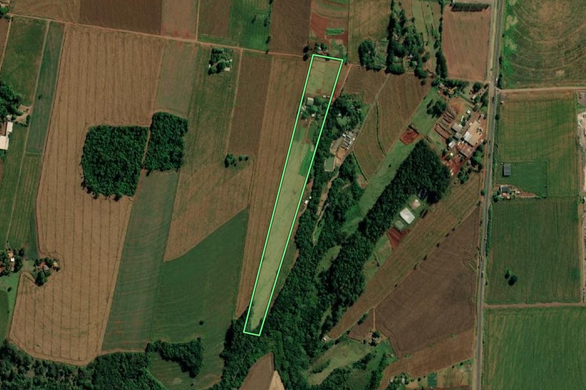 Imagem de satélite do imóvel rural em Guaíra (PR), com o contorno declarado no CAR desenhado por cima.